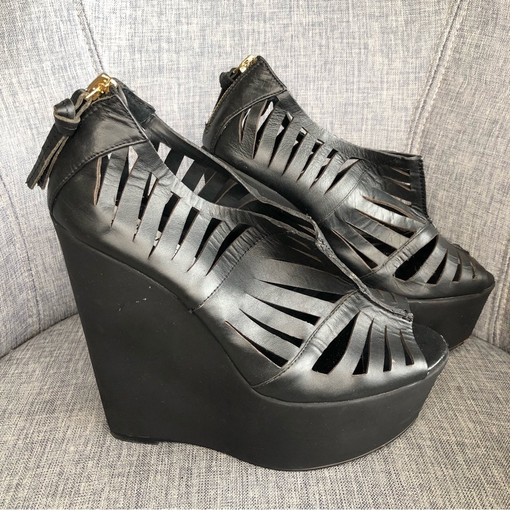 Steve Madden black leather caged 7” high heel shoes 9